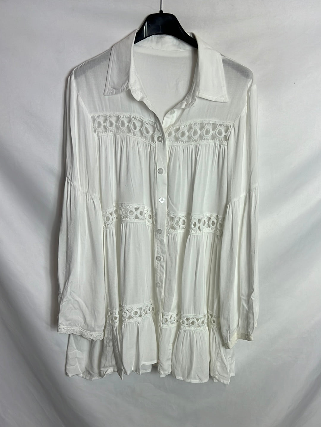 OTHERS. White die-cut blouse. TL