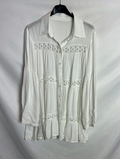 OTHERS. White die-cut blouse. TL