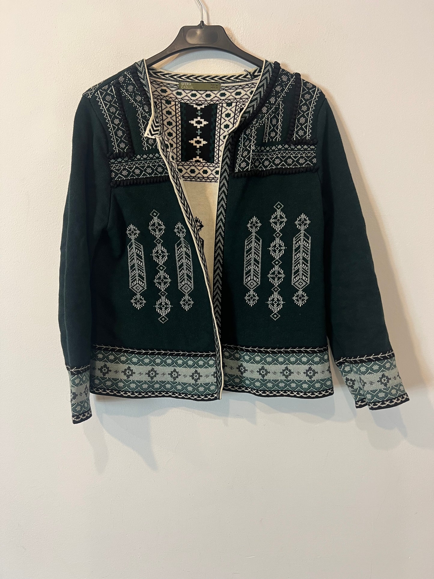 SFERA. Chaqueta punto estilo étnico