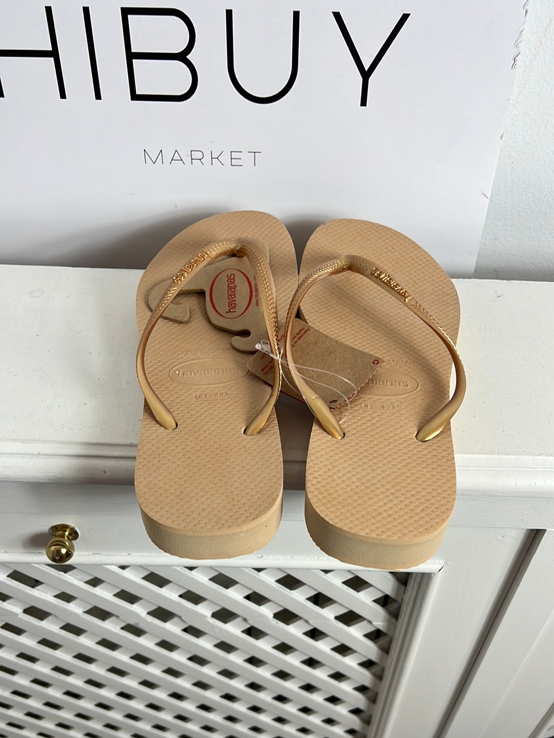 HAVAIANAS. Chanclas doradas suela gruesa. T41-42