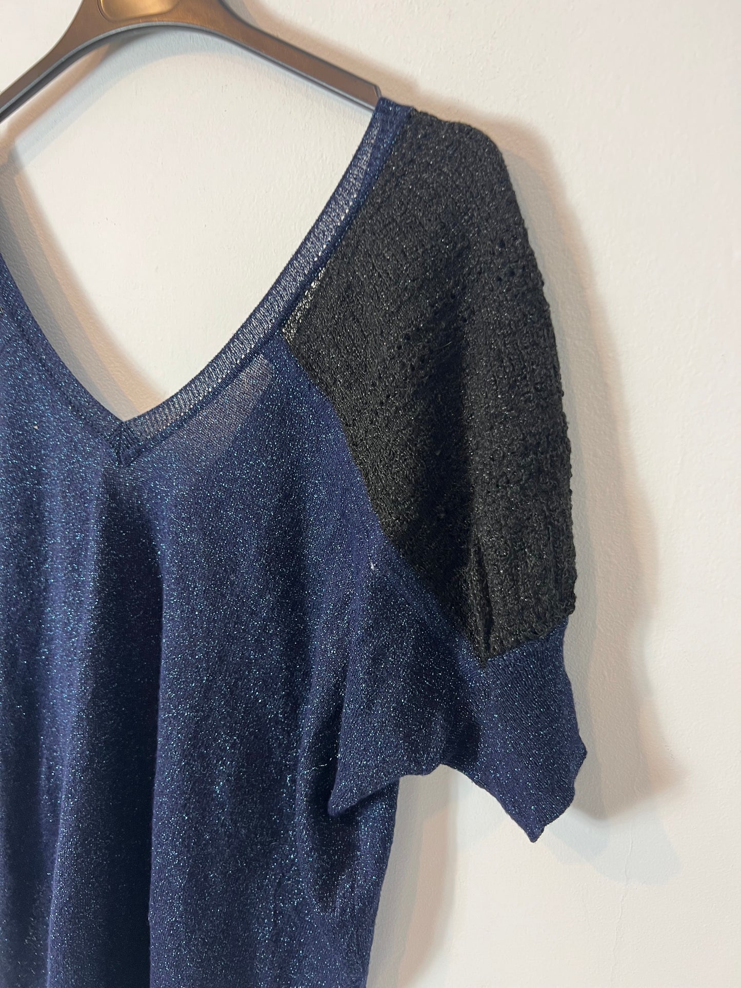 NAF NAF. Top doble textura hilos brillo. T S