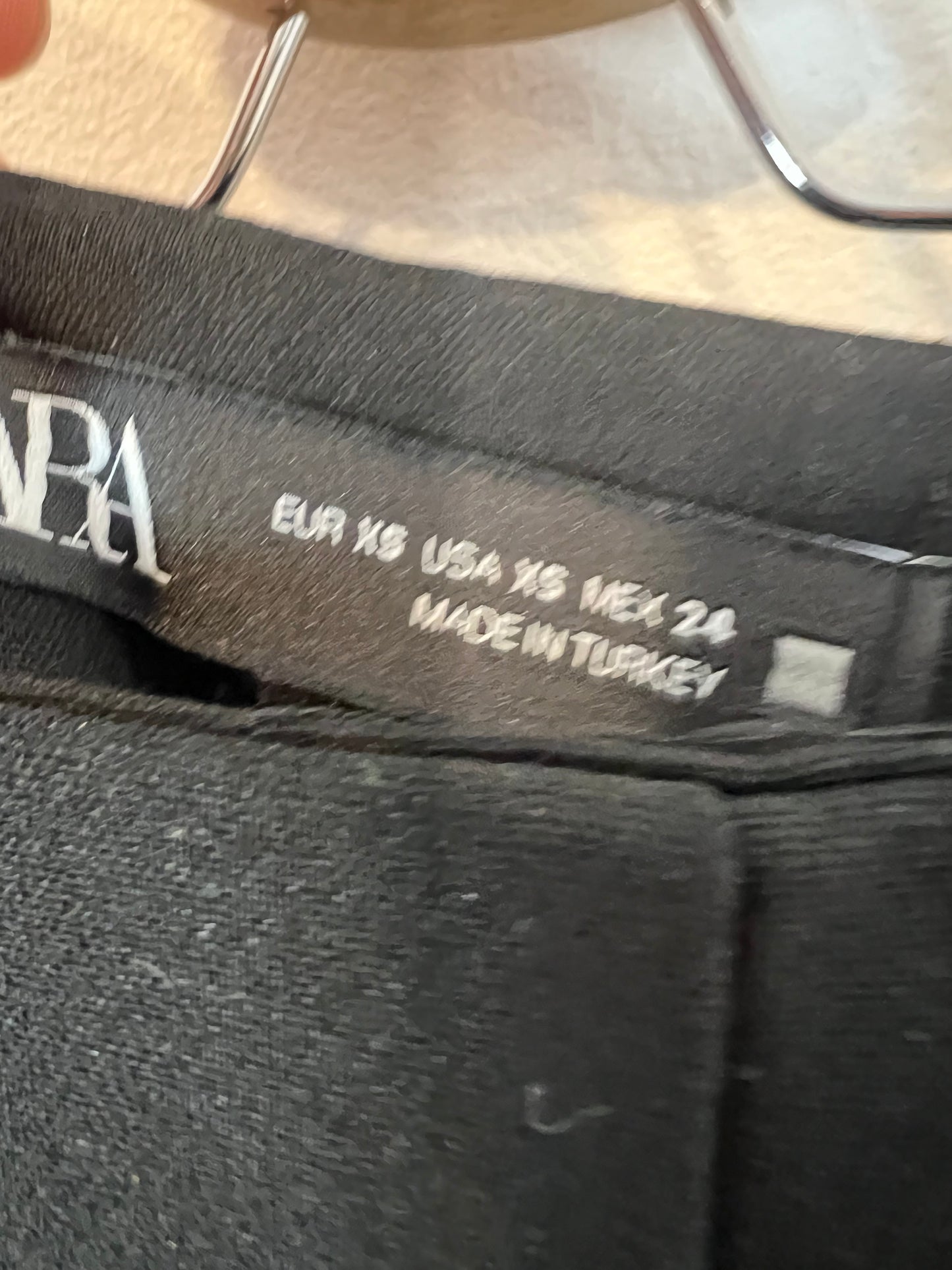 ZARA. Button-detailed shorts. XS