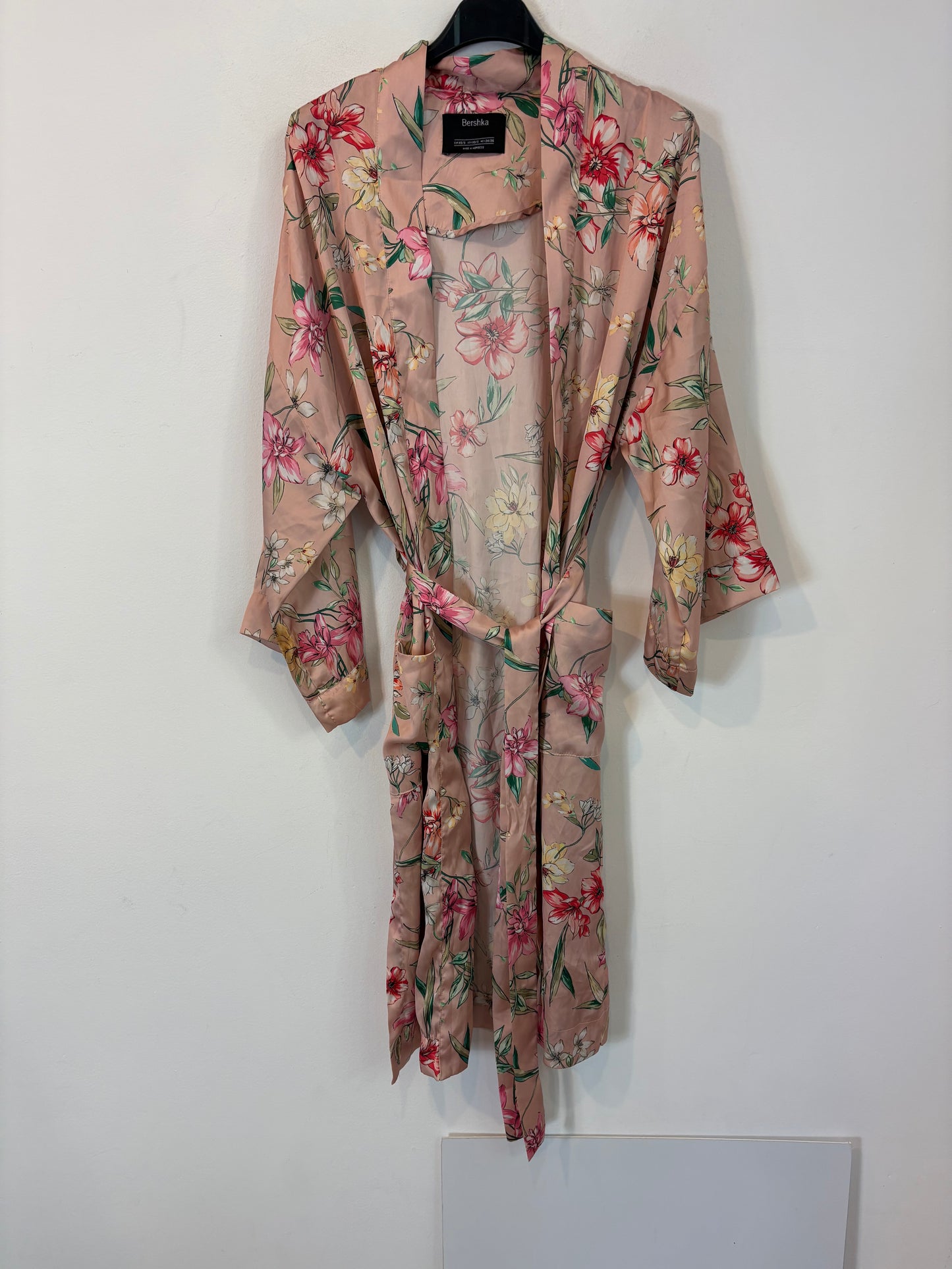 BERSHKA. Kimono largo estampado. T XS/S