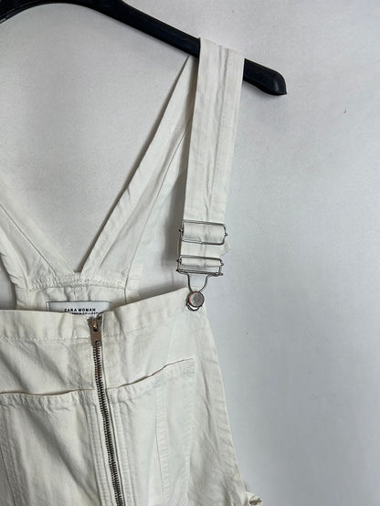 ZARA. Peto blanco cremallera. TS