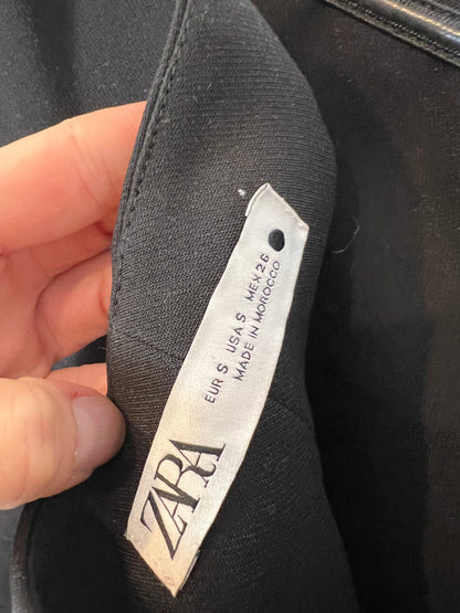 ZARA. Top palabra de honor negro. T S