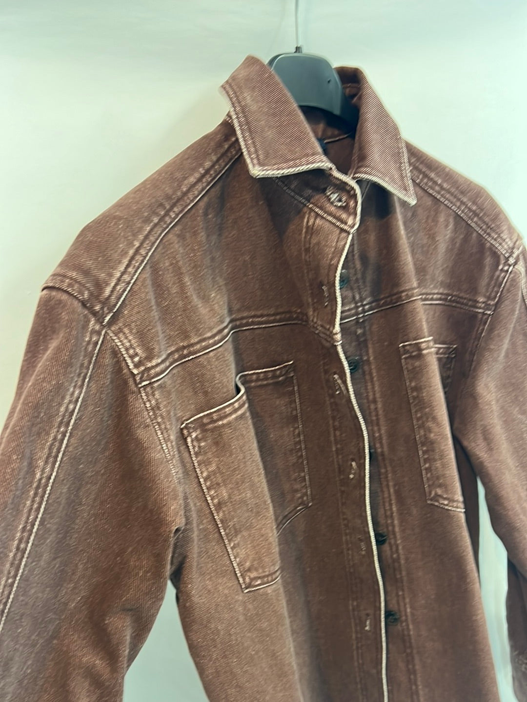 SOEUR. Sobre camisa denim efecto desgastado. T 34