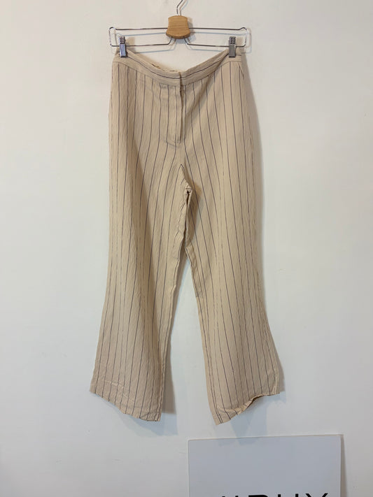 ZARA. Pantalón pinzas beige raya