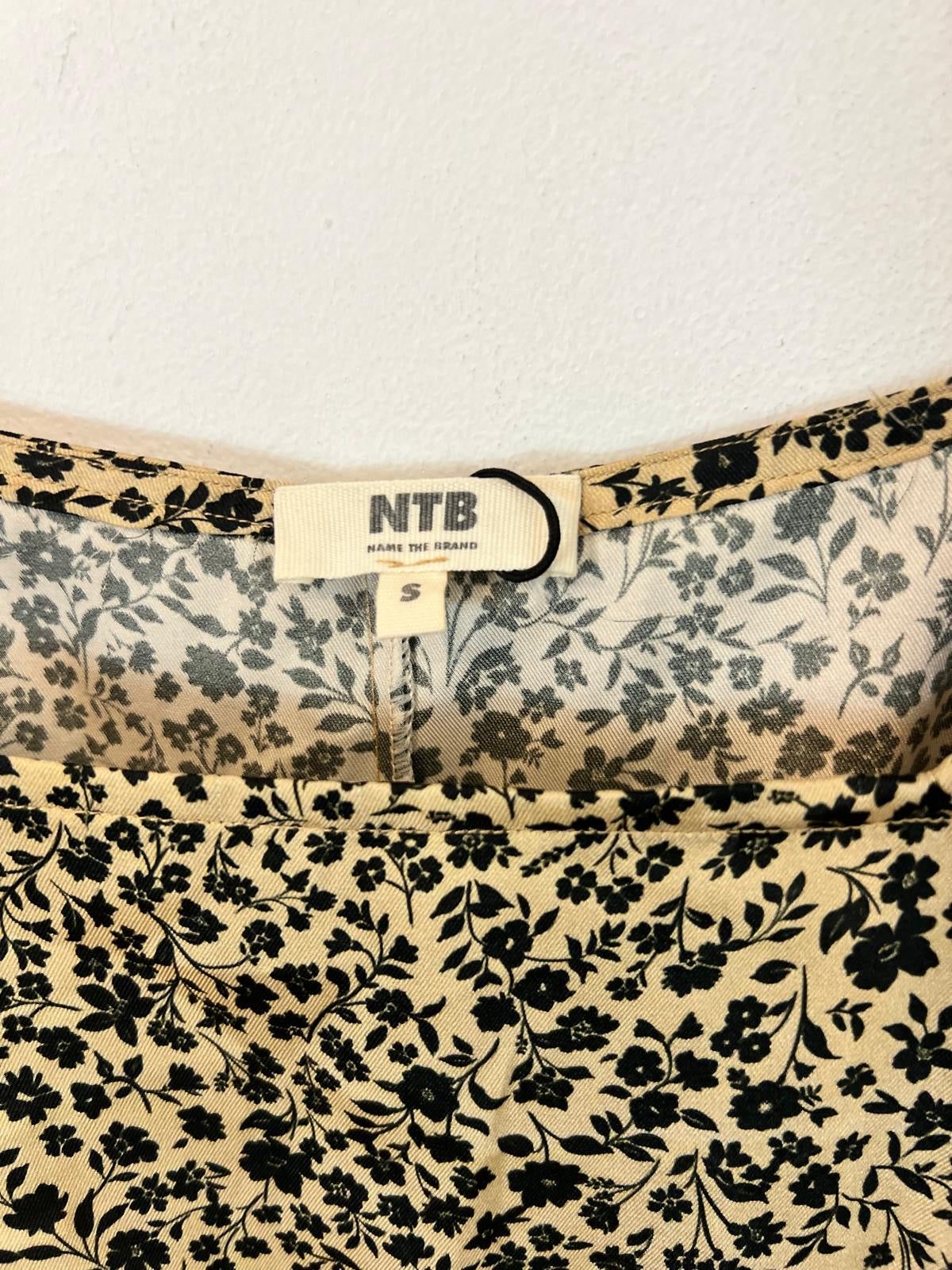 NTB. Vestido midi estampado aberturas