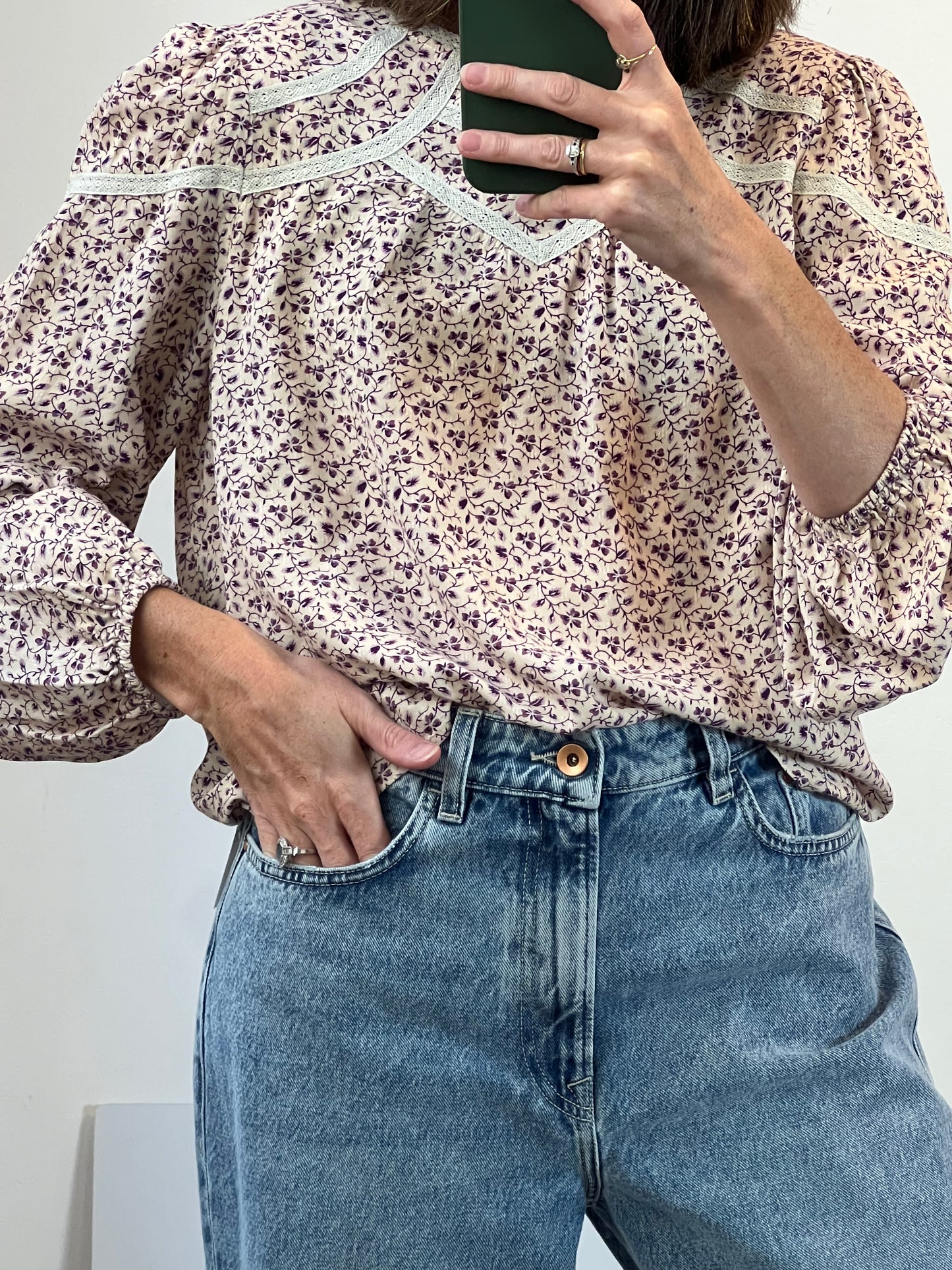 OTHERS.beige blouses with little flowers Your(s)