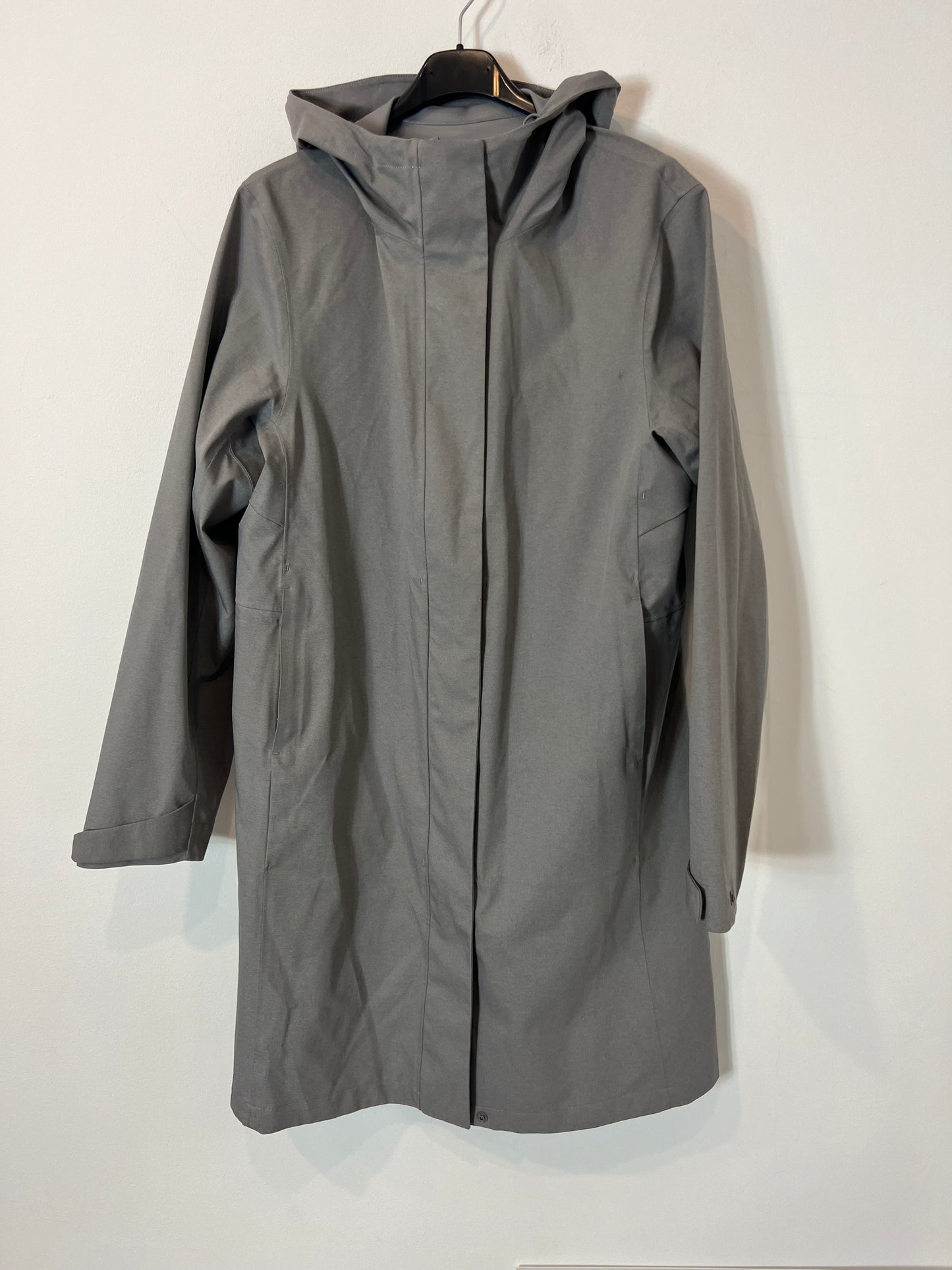 UNIQLO. Chaqueta gris impermeable. T M