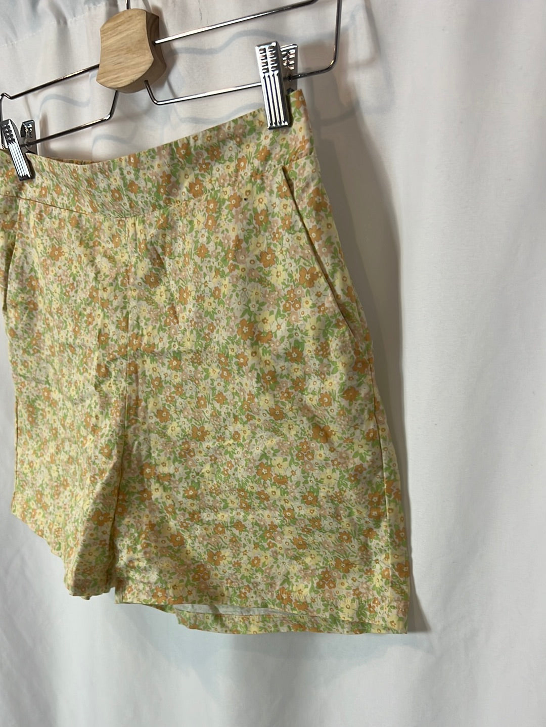 VILA. Floral shorts size 34