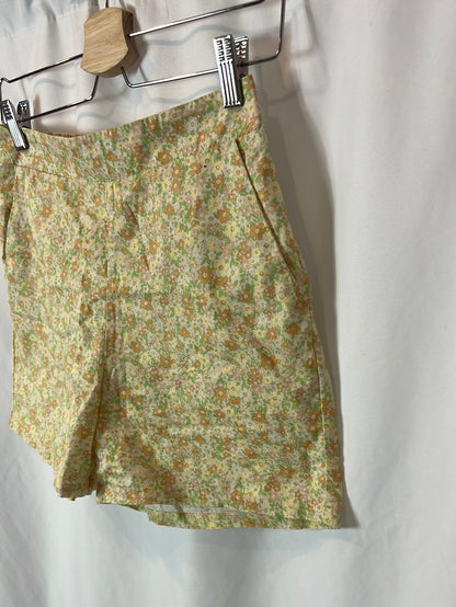 VILA. Floral shorts size 34