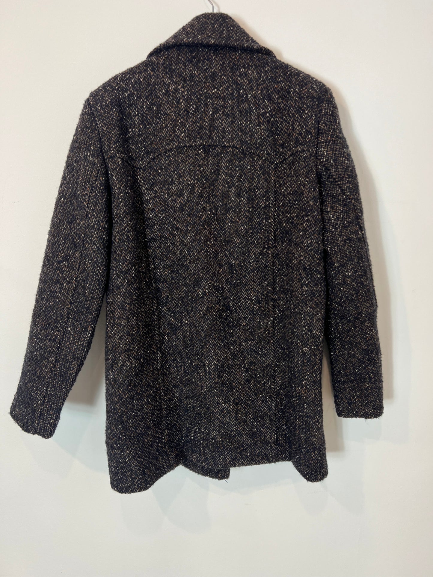 MANGO. Abrigo negro cruzado jaspeado. T S