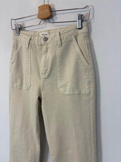 Pantalón beige recto bolsillos