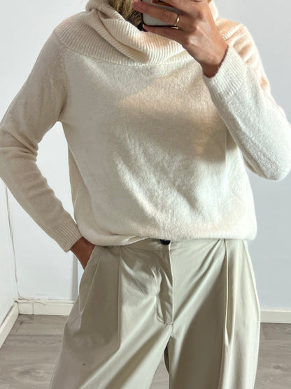 CHRISBOTTI. Jersey beige cuello amplio T.u(m)