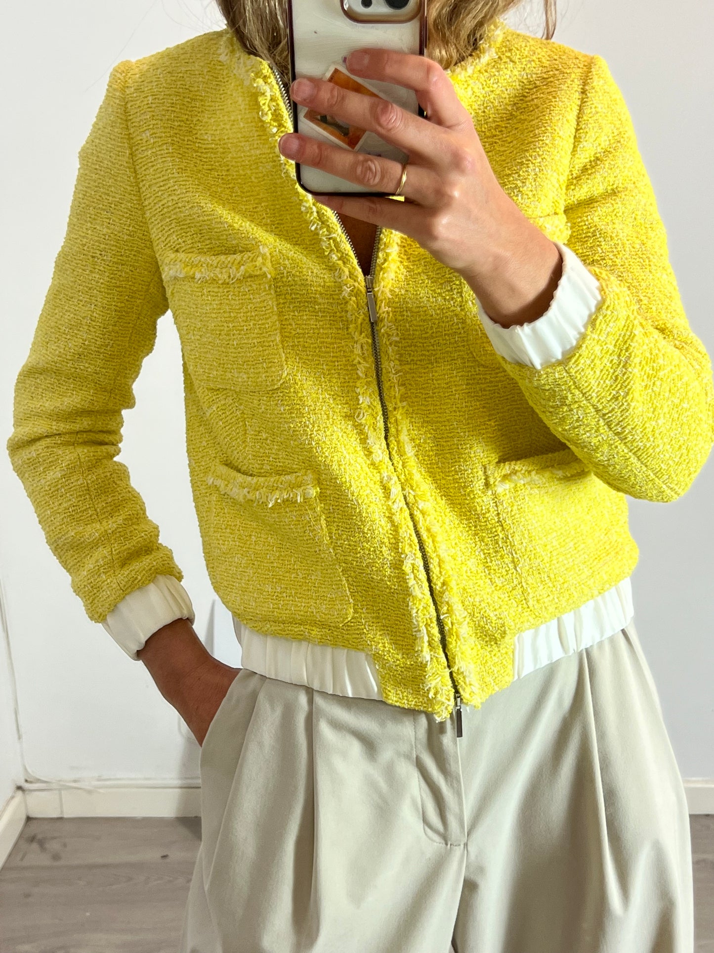 ZARA. Chaqueta amarilla textura. T M