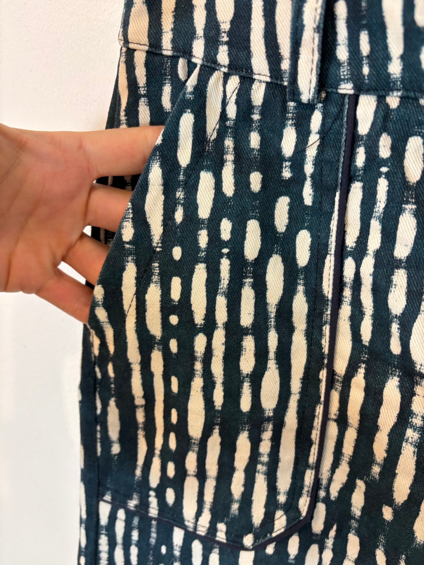 9MAS5. Total look estampado azul petróleo. T S