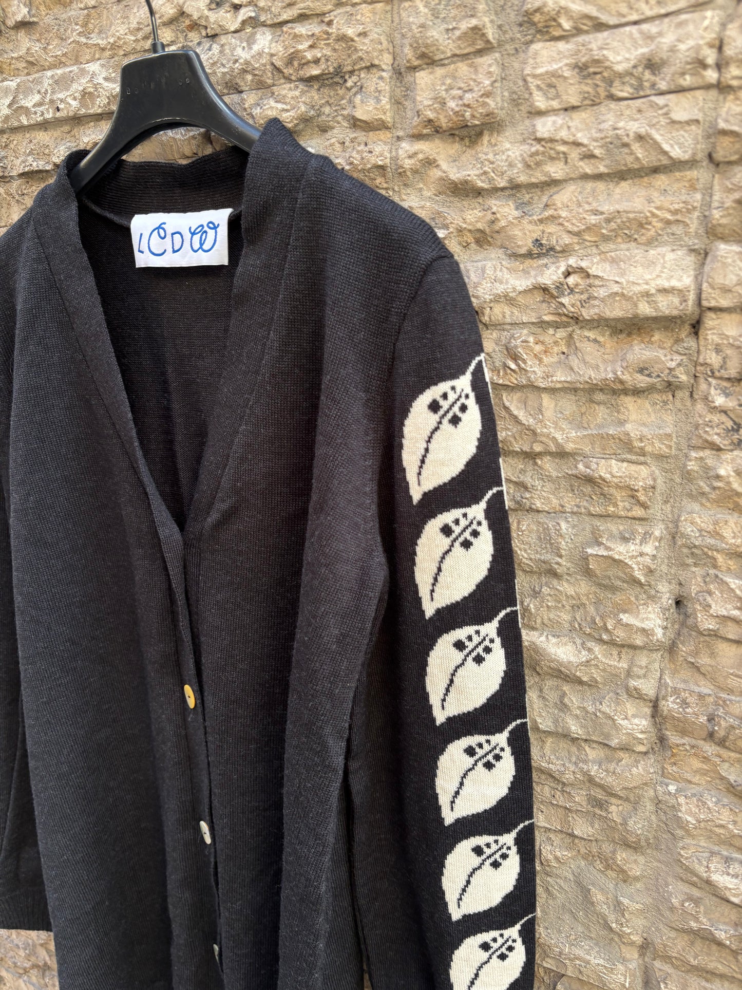 LA CASITA DE WENDY.  Chaqueta lana hojas manga