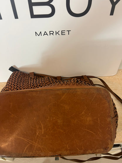 MASSIMO DUTTI. Bolso shopper trenzado piel