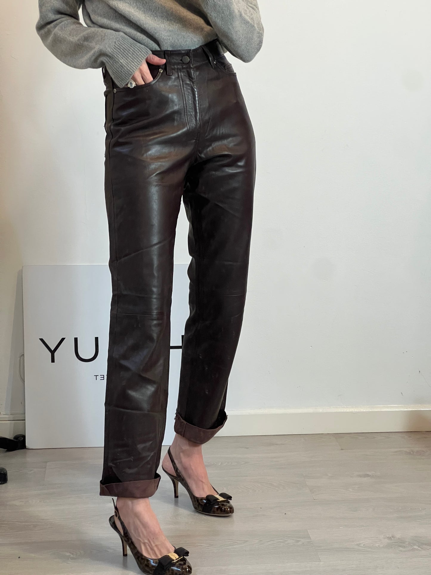 MONPIEL. Pantalón marrón piel