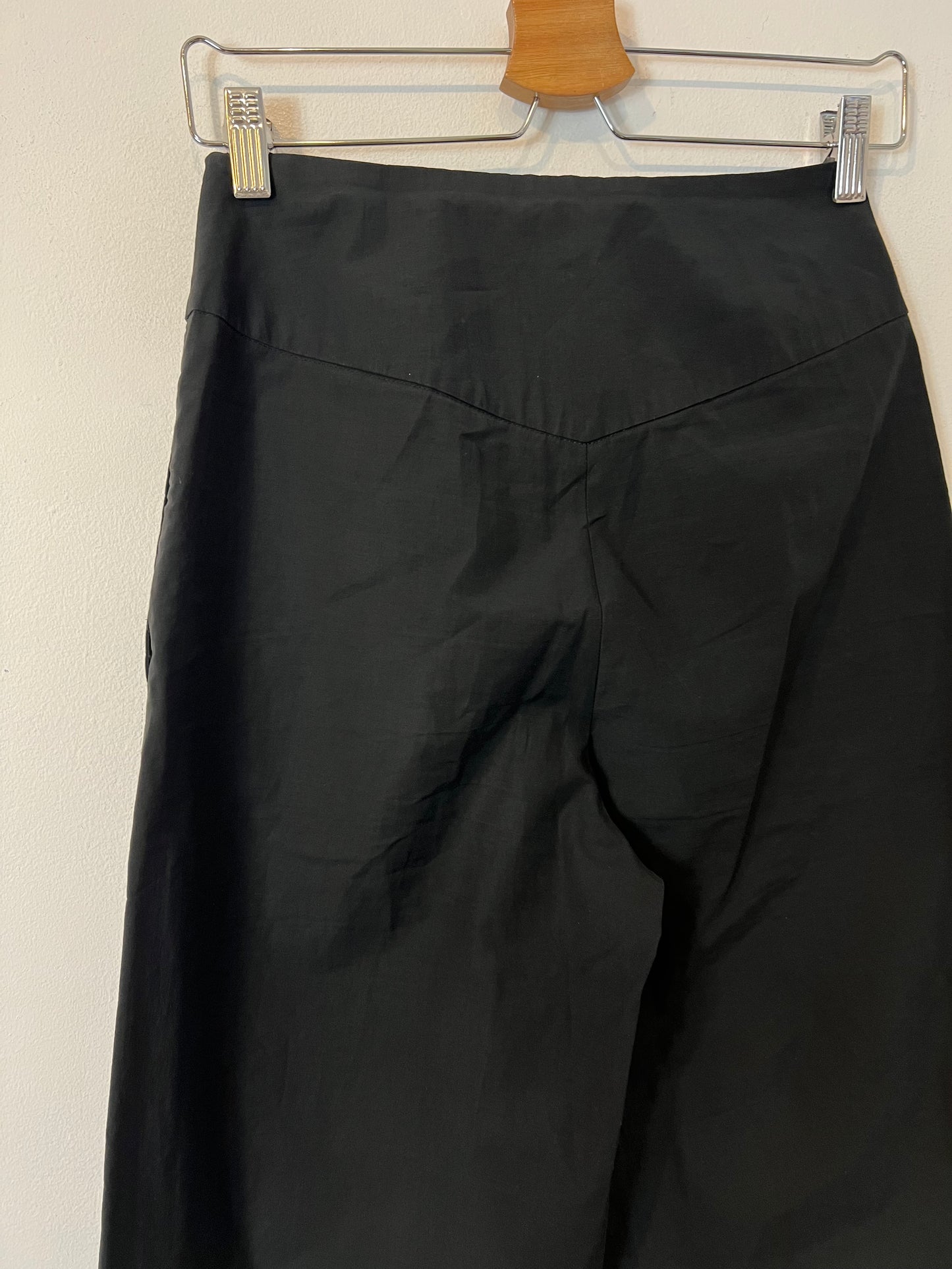 MASSIMO DUTTI. Pantalón negro pata ancha