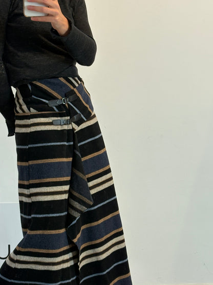 MI&CO. Falda midi rayas con lana