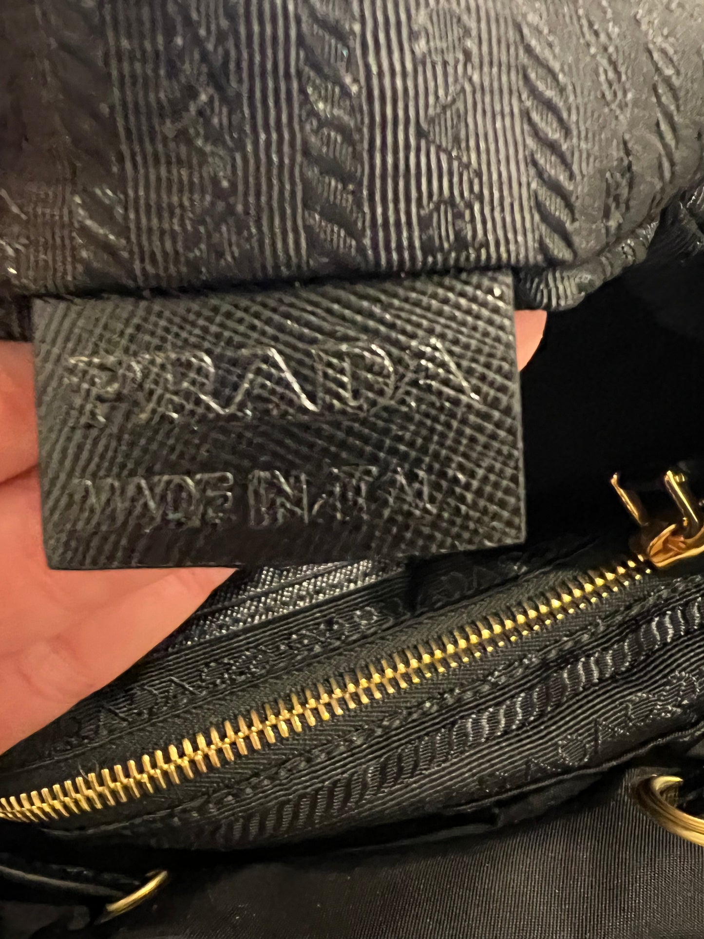 PRADA. Mochila negra detalle bolsillo
