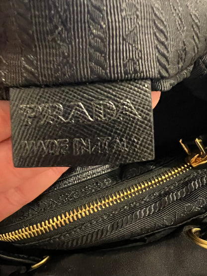 PRADA. Mochila negra detalle bolsillo
