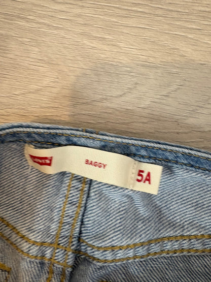 LEVI´S. Denim ancho bordados. T 5 años