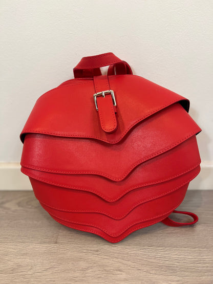 OTRAS. Mochila roja piel