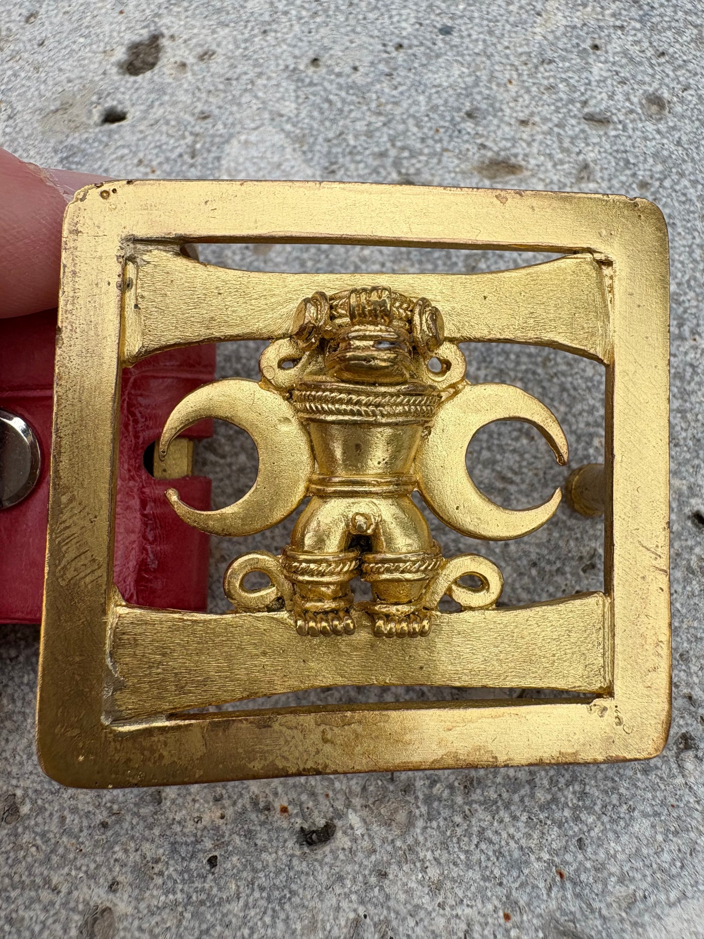 OTRAS. Cinturón hebilla dorada