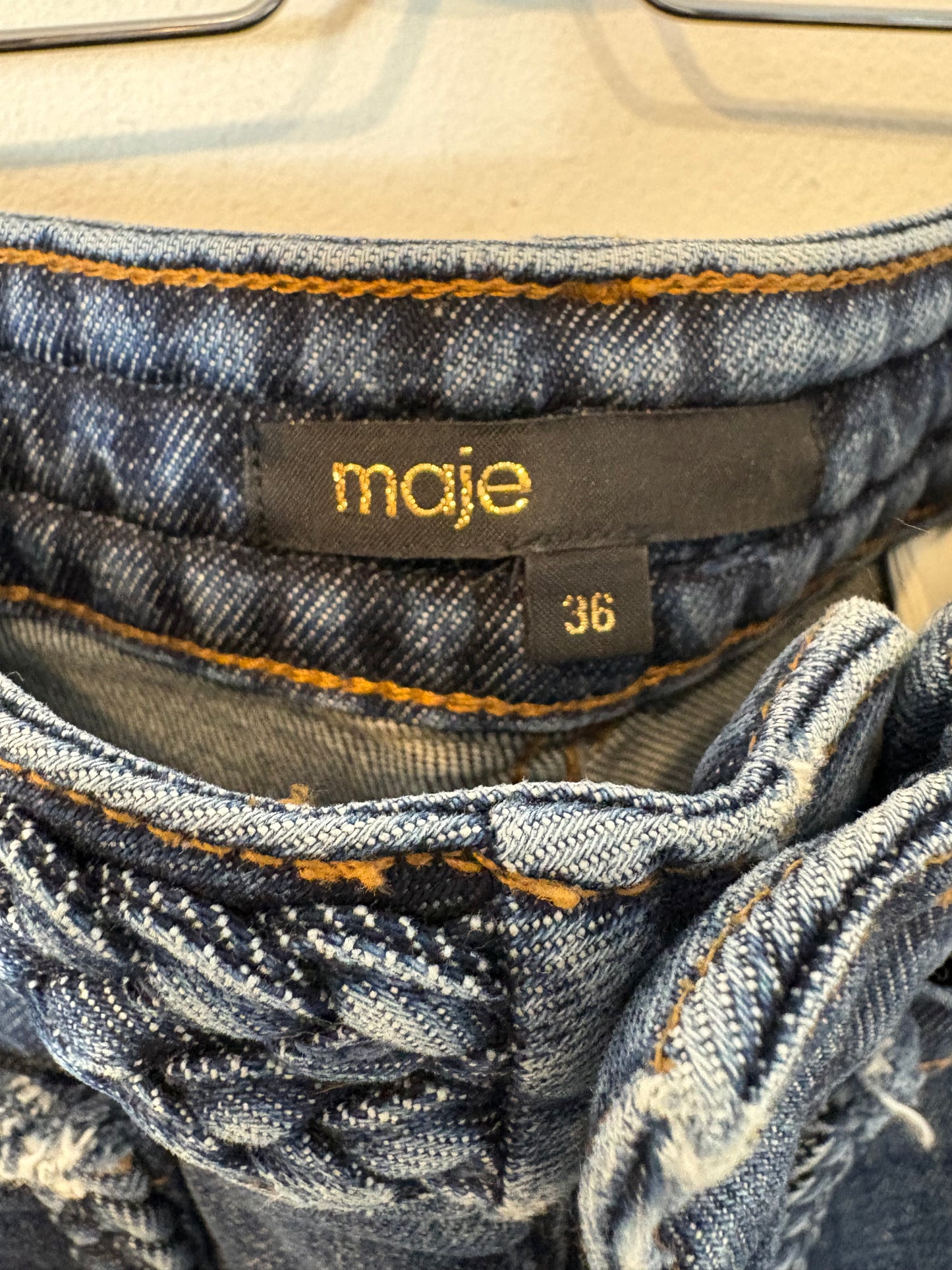 MAJE. Denim bolsillos ligeramente acampanado