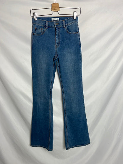 PULL&BEAR. Pantalón denim campana elástico. T 36