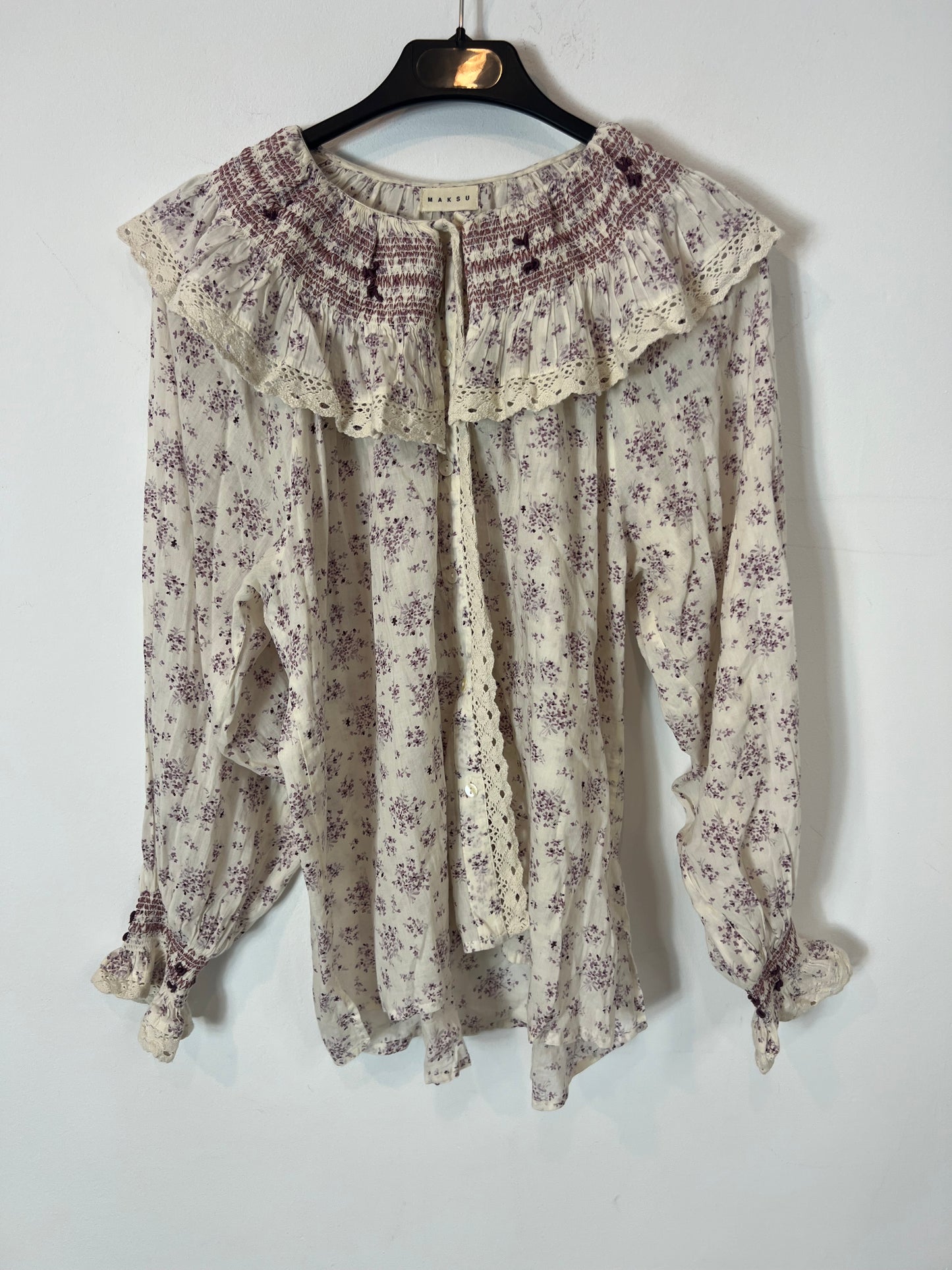 MAKSU. Beige blouse purple flowers Ts