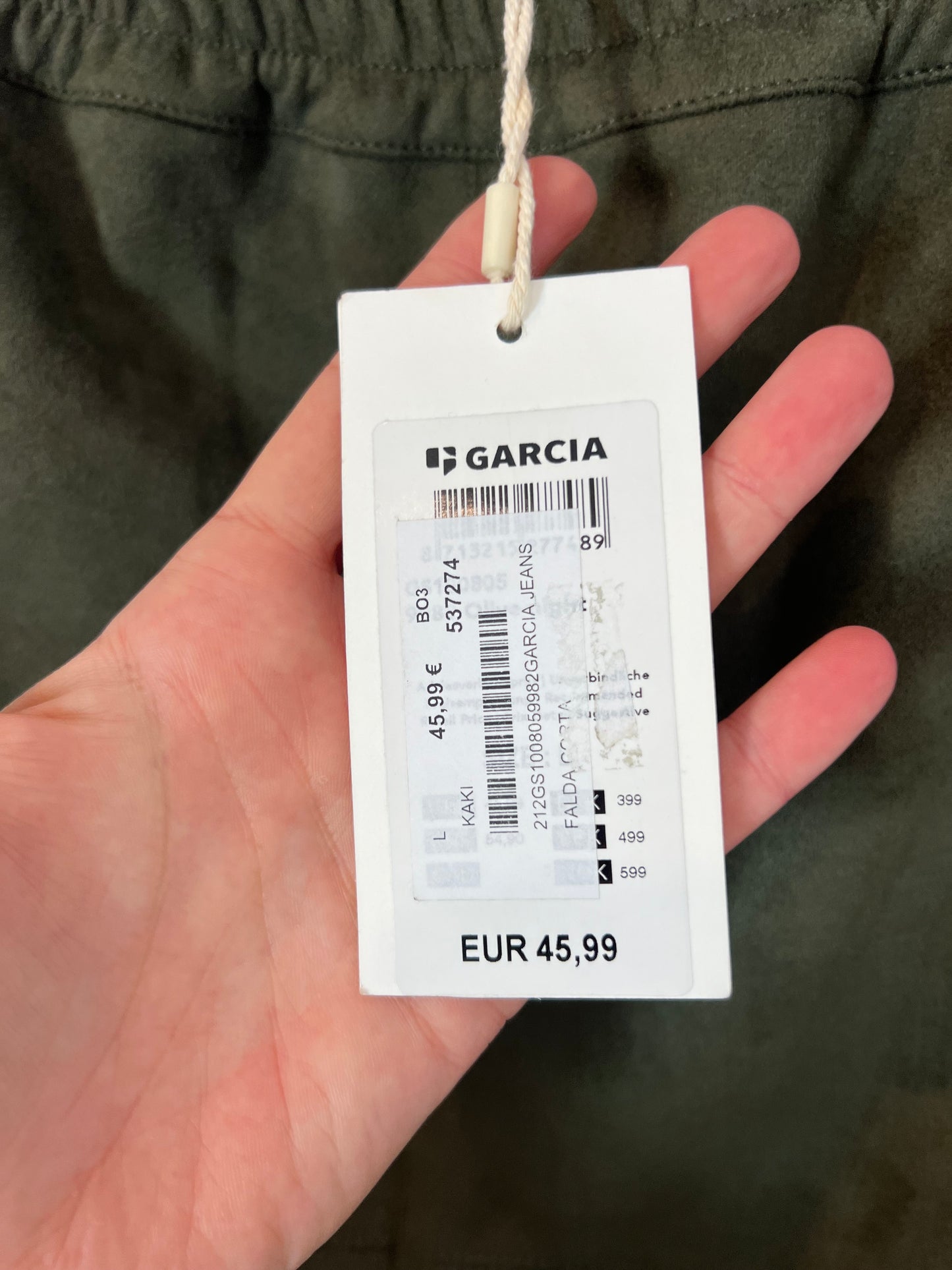 GARCIA. Green suede skirt. T.L.