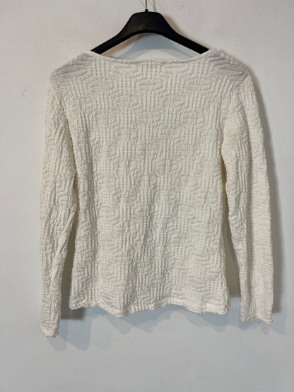 SLOWLOVE. White textured top. TM