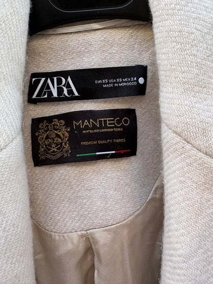 ZARA. Abrigo largo beige lana