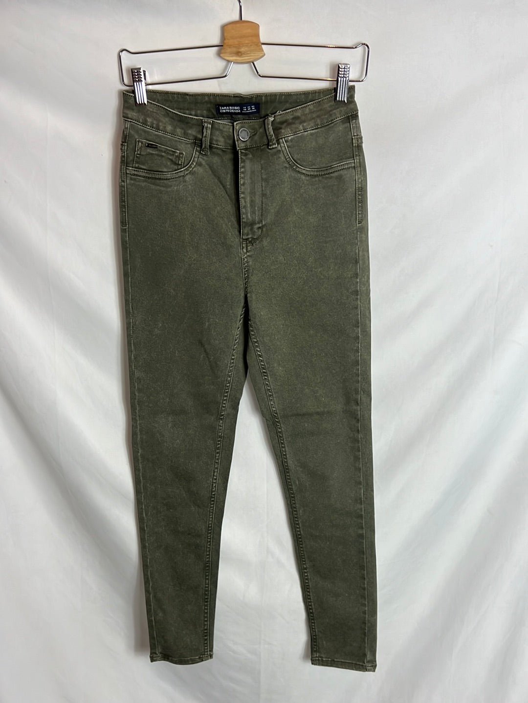 ZARA. Distressed green skinny denim. Size 40