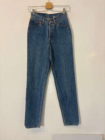 LEVI’S . Denim vintage abotonado lavado medio
