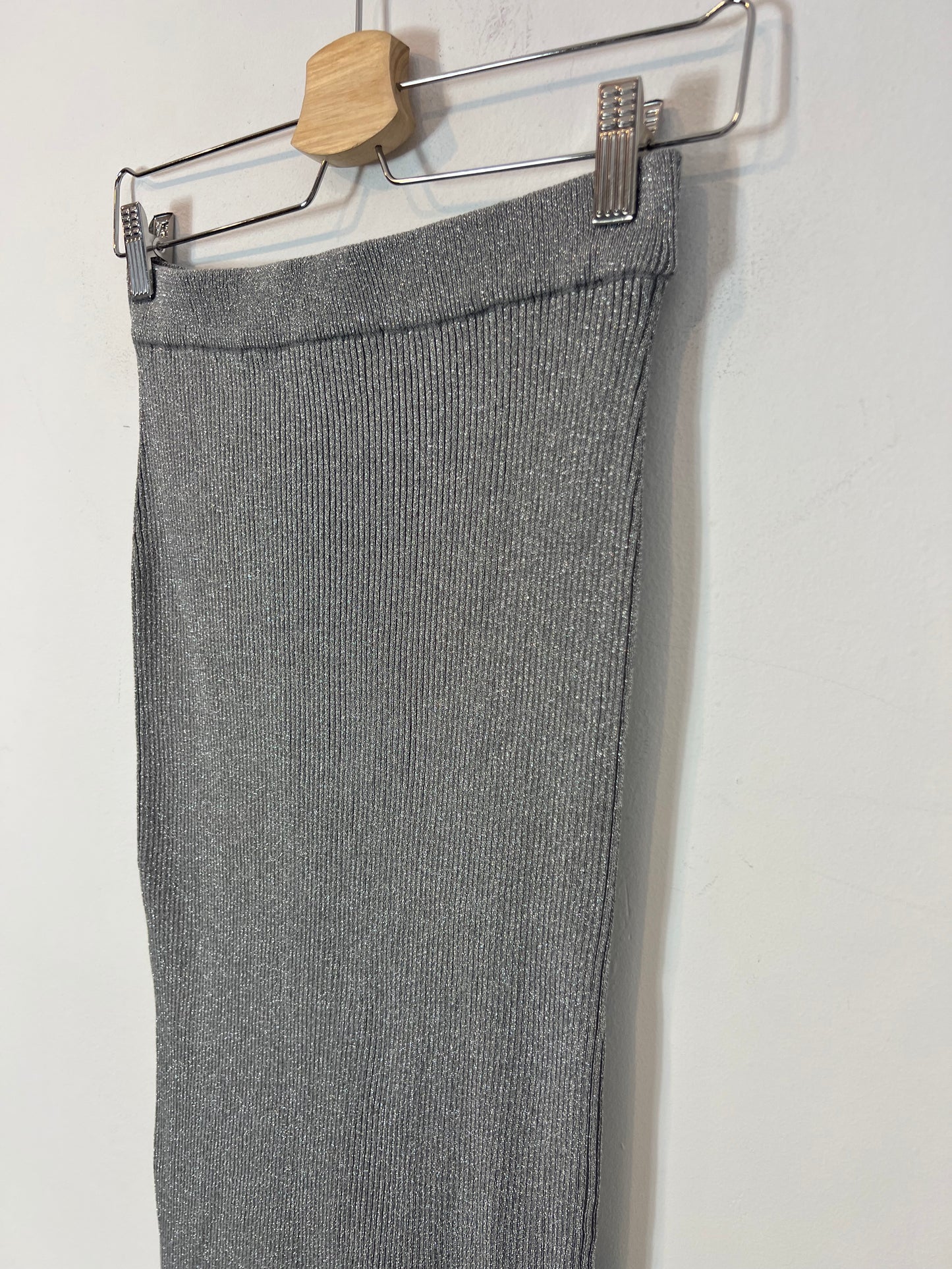 ZARA. Falda midi gris hilos T.s