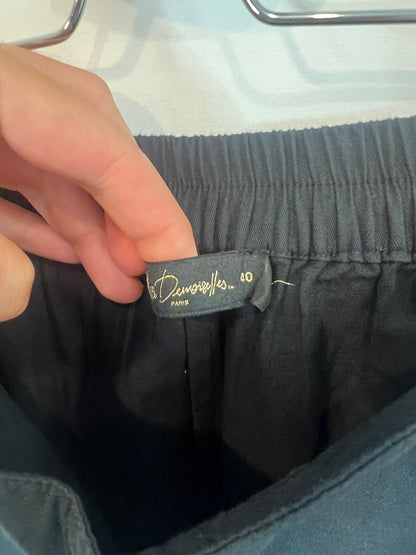 MES DEMOISELLES. Black trousers with stud detail. Size 40