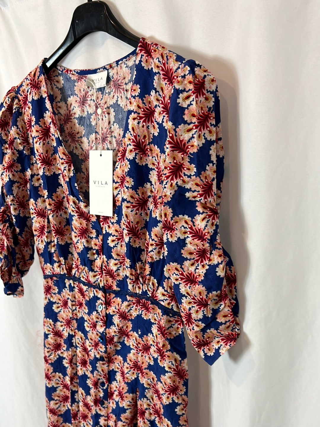 VILA. Vestido corto flores T.38