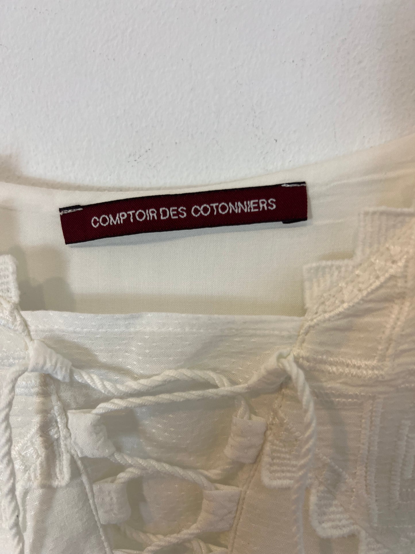 COMPTOIR DES COTONNIERS. Flowing white embroidered dress. Size 38