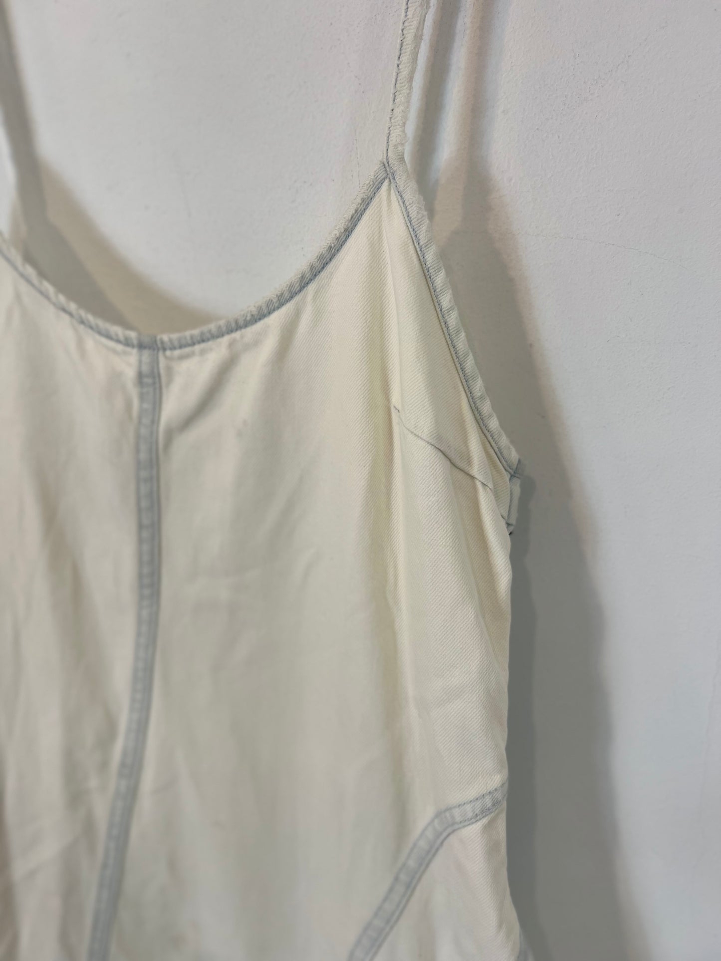 ZARA. Vestido midi denim costuras. T M