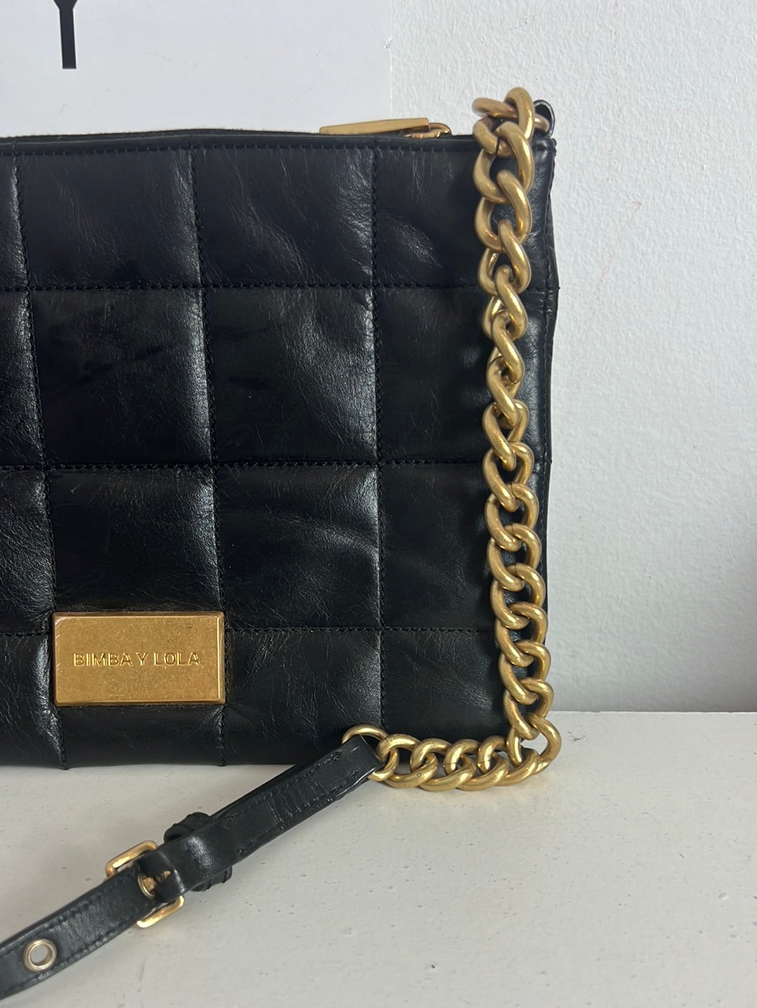 BIMBA Y LOLA. Flat quilted leather bag (Tara)