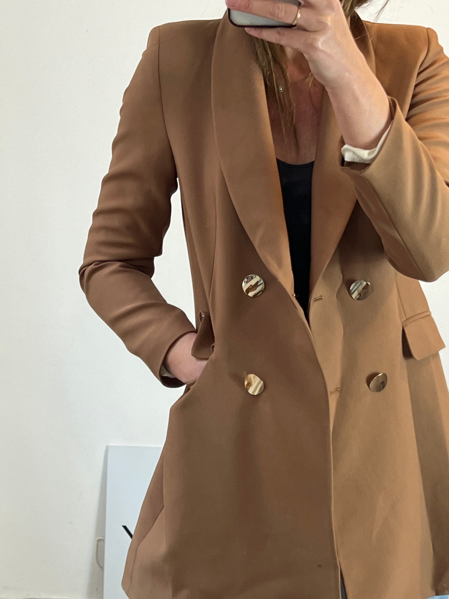 ZARA. Blazer camel botones dorados