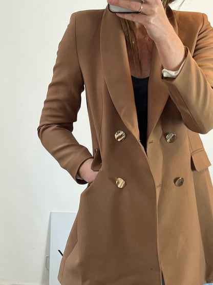 ZARA. Blazer camel botones dorados
