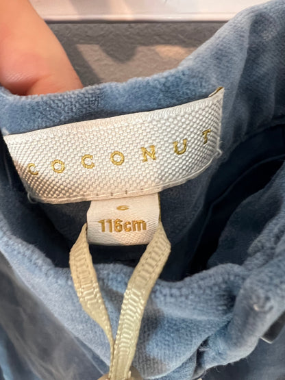 COCONUT. Pantalón textura azul con fajín. T 6 años