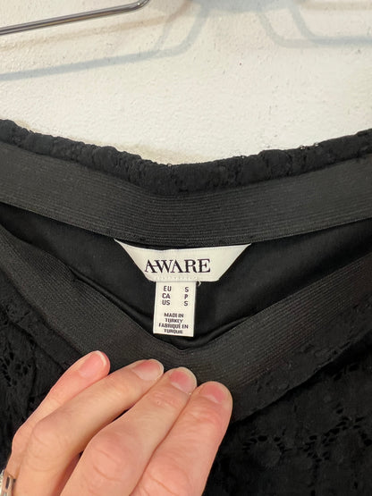 AWARE. Falda midi negra encaje06