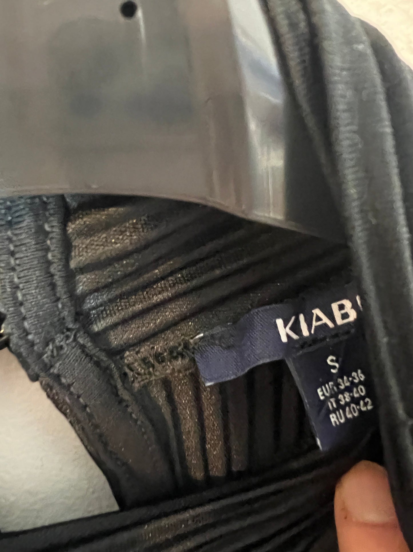 KIABI. Total look negro plisado T.s